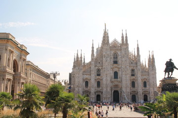 Obraz premium Piazza del Duomo, the main piazza of Milan and Cathedral-Basilica of the Nativity of Saint Mary, Lombardy, Italy