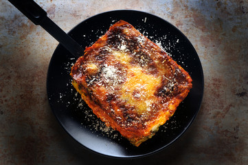 Porzione di lasagne al forno ft8102_6185 Lasaña Cucina italiana Pasta Italian cuisine