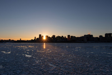 Naklejka premium La ville sur la glace