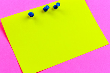 yellow sticker on a pink background, a place for your advertising, copy spaсe, close-up, copy spaсe