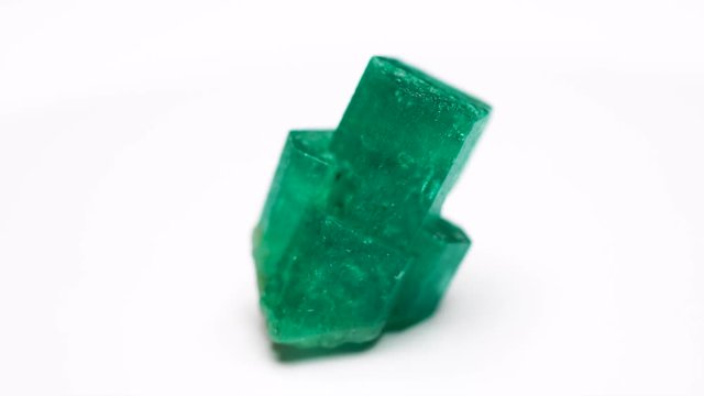 esmeraldas gigantes cristales emerald gemstone gemas piedras preciosas diamantes verdes granate zafiro rub&iacute;