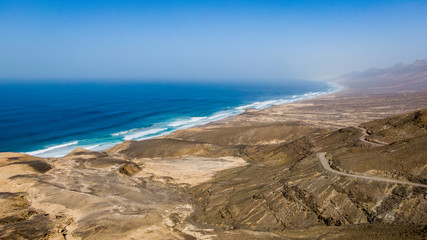 Fototapeta na wymiar Fuerteventura-Landschaft - Naturschönheit - Brummen