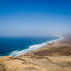 Fototapeta na wymiar Fuerteventura-Landschaft - Naturschönheit - Brummen