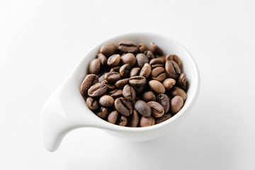 シティローストに焙煎されたコーヒー豆