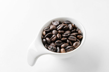 フレンチローストに焙煎されたコーヒー豆