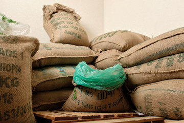 エチオピアから仕入れたコーヒーの生豆