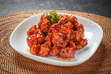 ヤンニョムチキン Korean spicy chicken  (Yangnyeom Chicken)