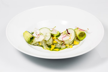 camarones con pepino y mango