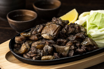 地鶏のもも焼と日本酒