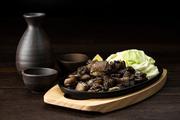 地鶏のもも焼と日本酒