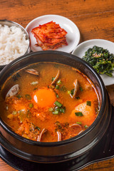 スンドゥブ 豆腐チゲ 韓国のグルメkimchi sundubu-jjigae Korean food