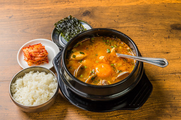 典型的な韓国料理　typical Korean foods