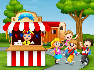 Obraz na płótnie Canvas Happy kids having fun in an amusement park