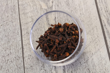 Dry clove seeds