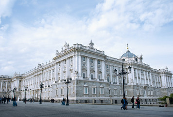 Fototapeta na wymiar Royal Palace of Madrid and the square in front of him