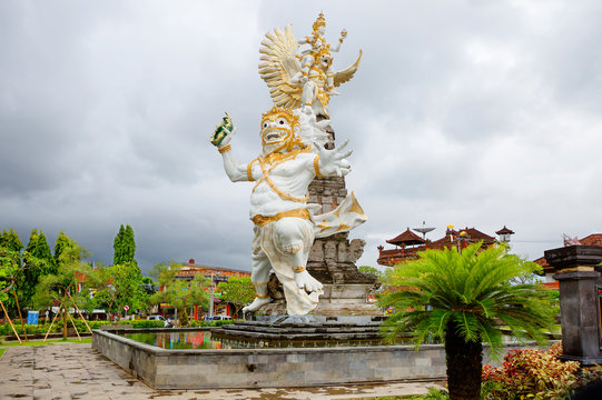 Bali, Indonesia, statue of the monkey king (Hanuman). Hanuman, aka the Indian monkey God is a Hindu-revered monkey-like deity, the son of the wind God. This is the chief of the army of monkeys, a deit