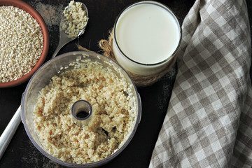 Keto drinks. Sesame milk. Cooking sesame milk. Vegan milk.