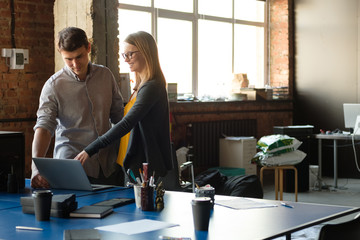 Obraz premium Man and woman work in a modern office. Project Discussion.