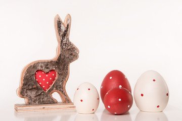 ostereier mit punkten und dekohase