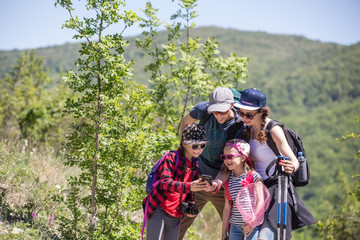 Family in a hike - obrazy, fototapety, plakaty