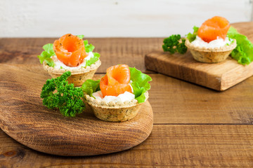 Tartlets with salmon.