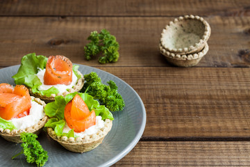 Tartlets with salmon.