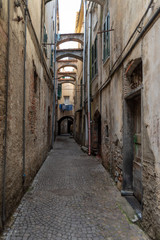 Fototapeta na wymiar Italian narrow street