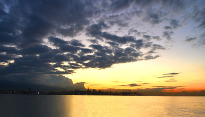 Obraz premium panoramic view of Beirut cityskyline under the dramatic sky of dusk on the mediterranean sea
