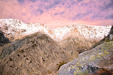 Sierra de Gredos, España, ambiente alpino perfecto para deportes de aventura como alpinismo,...