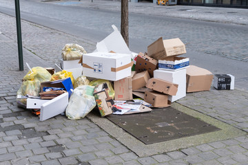 Cardoboard and Paper Recycling on the Street