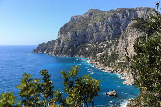 Capri Amalfi Küste: Der Monte Solaro und das Dorf Anacapri auf der Insel Capri