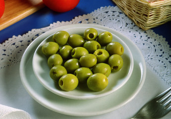 Un plato de aceitunas sin hueso.