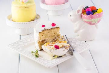 Vanilla mini cakes.