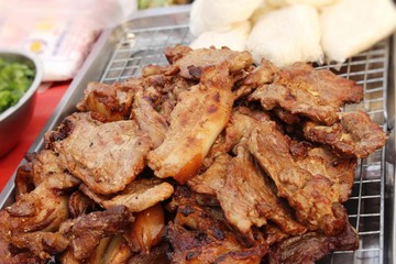 Roasted pork is delicious at street food