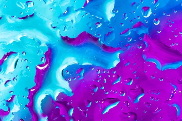 Photo sur Aluminium Cristaux Formes d& 39 eau sur verre avec fond bleu et violet