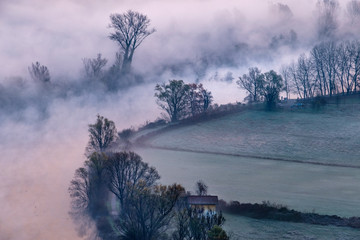 Panorama, invernale con nebbia