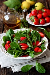 Fresh salad with spinach and strawberries