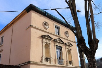 VILLE DE TARARE - RHONE - ARCHITECTURE - FACADES D'IMMEUBLES