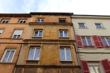 Fototapeta premium VILLE DE TARARE - RHONE - ARCHITECTURE - FACADES D'IMMEUBLES