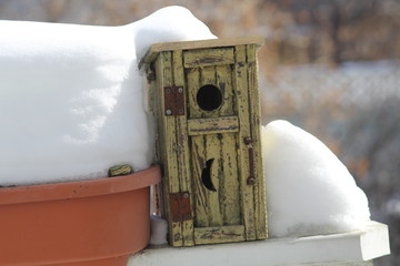 Winter bird box