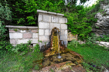 Trinkwasserquelle im Rumija-Gebirge, Montenegro