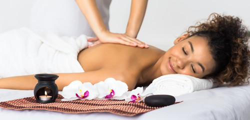 Obraz na płótnie Canvas Woman enjoying aroma massage in spa salon