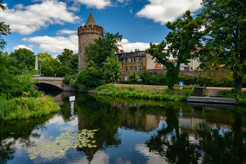 Fototapeta na wymiar Der Steintorturm, Teil der mittelalterlichen Stadtbefestigung, in Brandenburg an der Havel