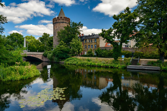 Der Steintorturm, Teil der mittelalterlichen Stadtbefestigung, in Brandenburg an der Havel