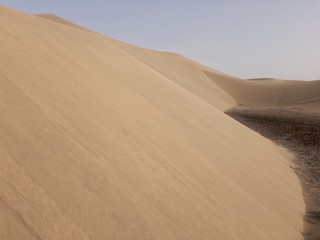 Fototapeta na wymiar Paisaje de dunas y cielo