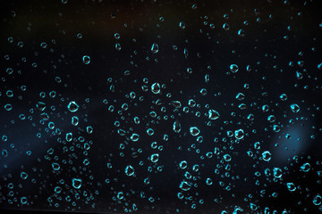 Regentropfen in blau