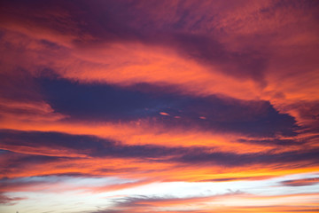 Obraz premium Cielo, atardecer, azul, rojo, naranja, gris, nubes, hermoso, dramatico, luz, alumbrado, bajada de sol, espeso.