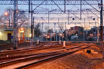 Fototapeta na wymiar Confusing railway tracks at night
