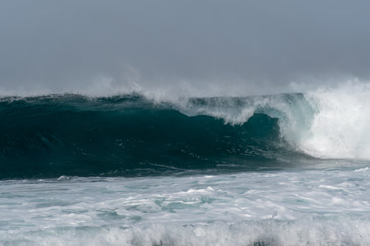 Capo Verde ocean waves seen from the beach © Dirk