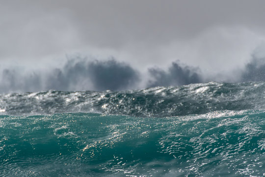 Capo Verde ocean waves seen from the beach © Dirk